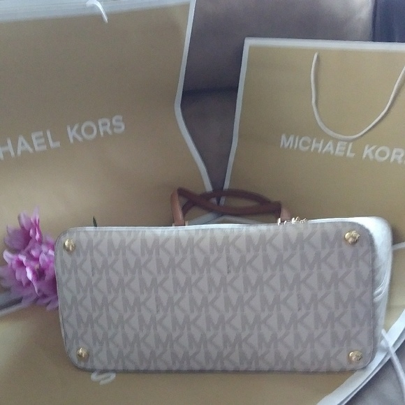 SOLD SOLD SOLD MK tote purse bag w/wristlet wallet - Picture 4 of 5