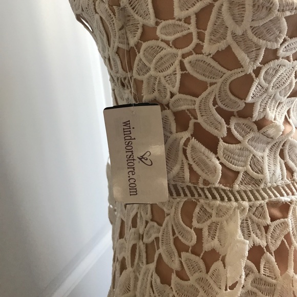 Lace strapless dress - Picture 3 of 4