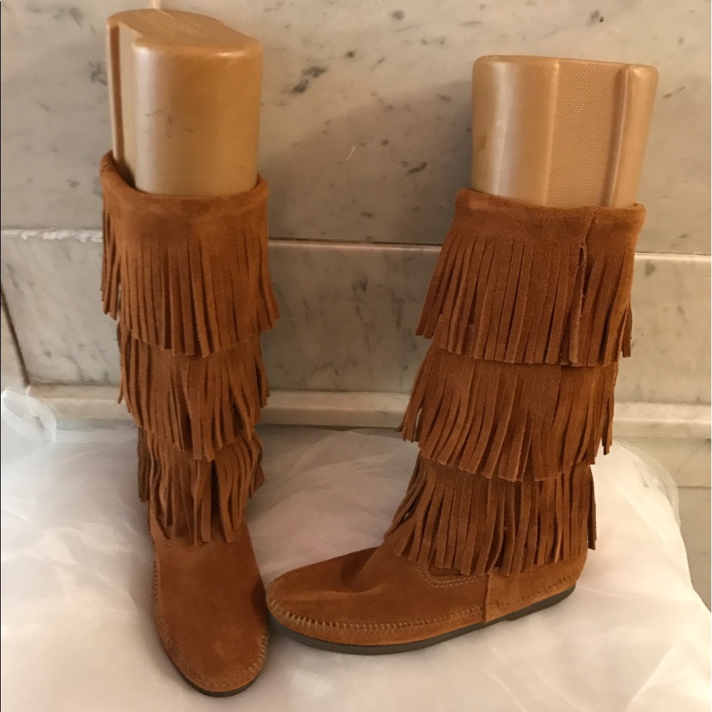 Minnentonka Moccasin size 7 3-layer fringe boot