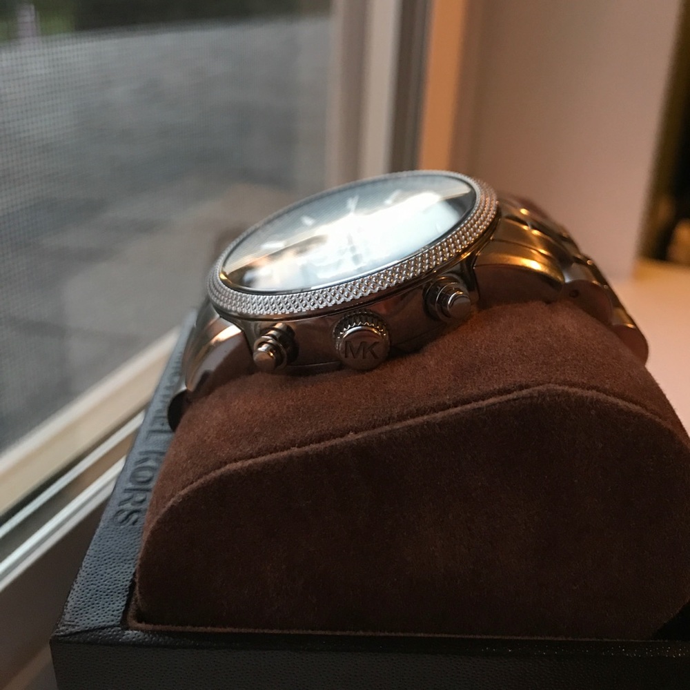 SILVER/BLACK MEN'S MICHAEL KORS WATCH - Picture 2 of 3