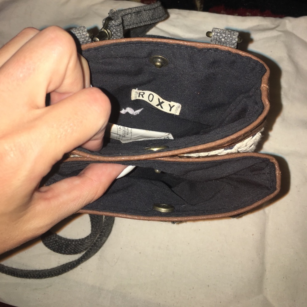 ROXY Crossbody - Picture 2 of 3