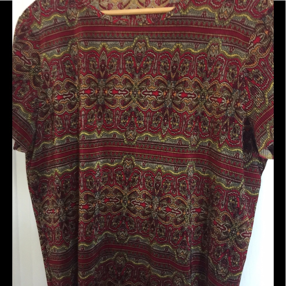 Colorful Short sleeve blouse.