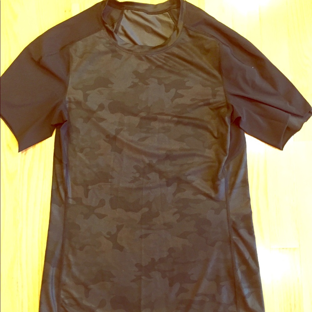 Lululemon Metal Vent Tech Camo Black Medium Mens L