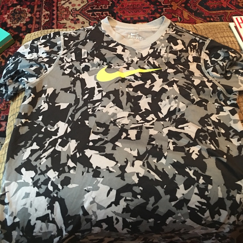 XL Boys Nike Dry Fit Shirt