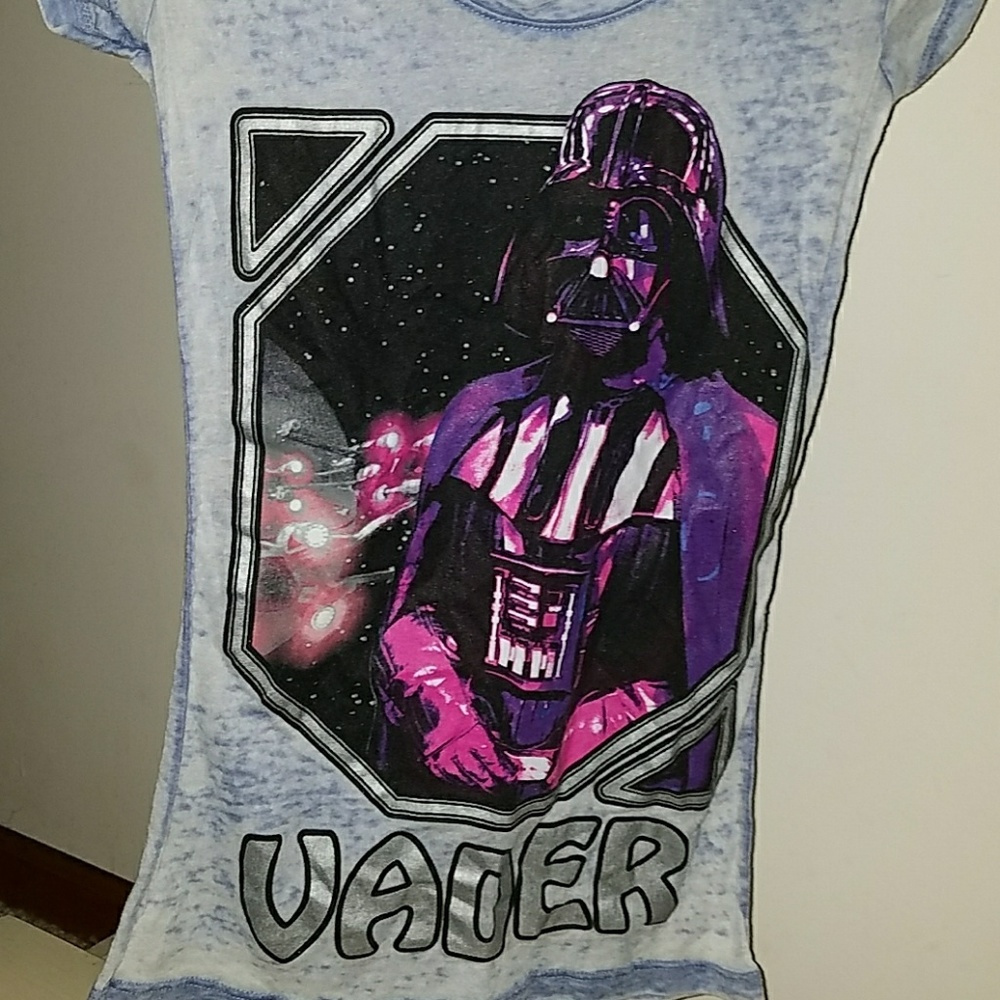 A t-shirt - Picture 2 of 8