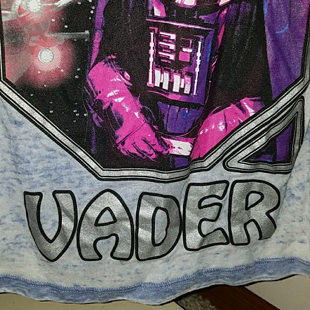 A t-shirt - Picture 5 of 8