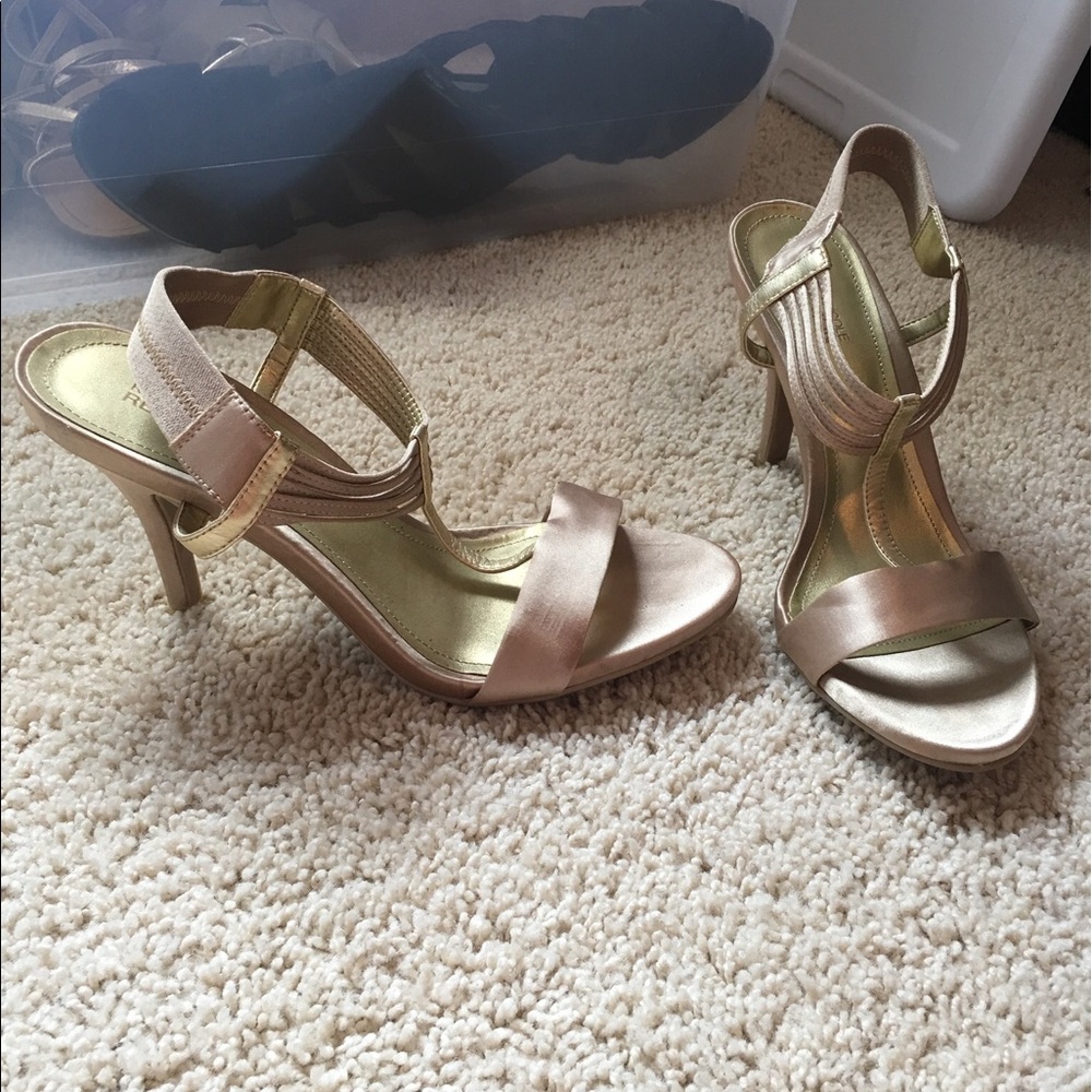 Heels! - Picture 2 of 3