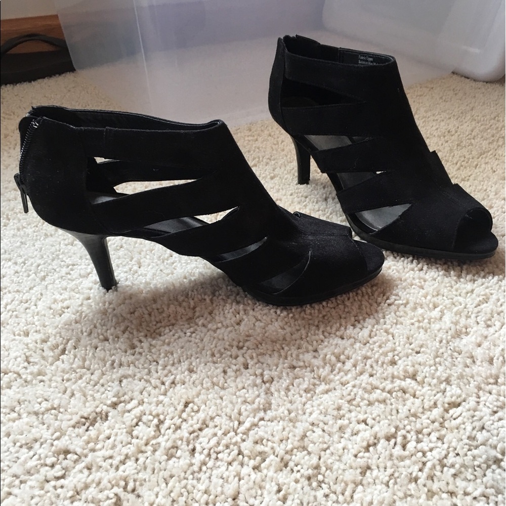 Heels! - Picture 3 of 3