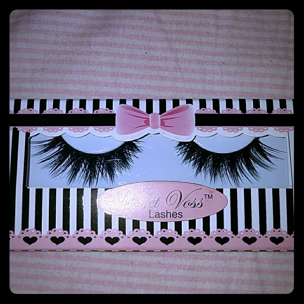 Violet Voss lashes