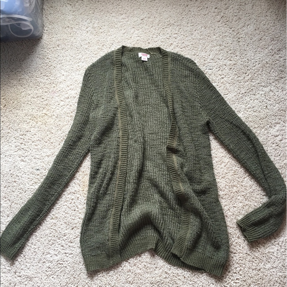Fall/winter clothes - Picture 2 of 7