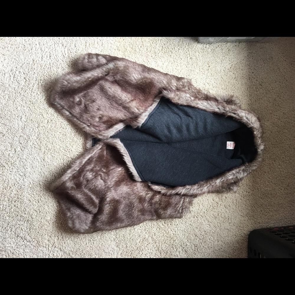 Fall/winter clothes - Picture 3 of 7
