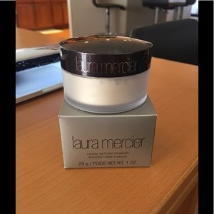 Laura Mercier Translucent Loose Setting Powder
