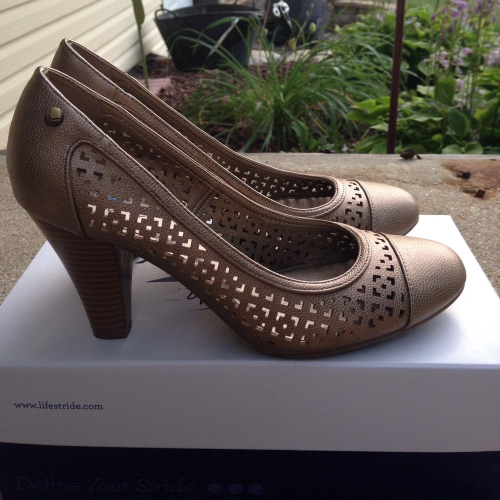 Life Stride Bronze Heels