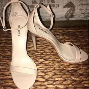Express sleek heeled sandal