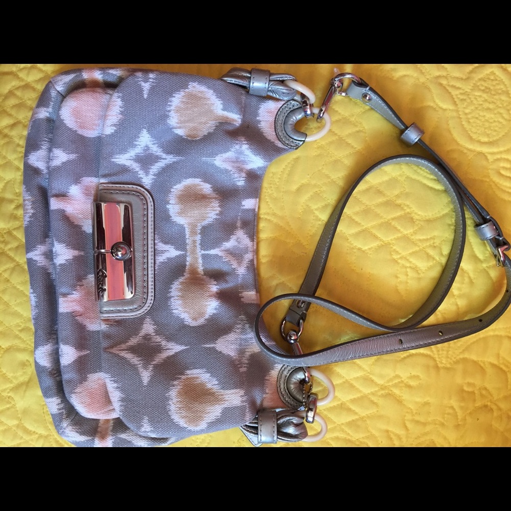 Like new coach crossbodv or shoulder purse