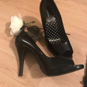 👠BLACK XAPPEAL "KITTY" PATENT LEATHER  OPEN TOE