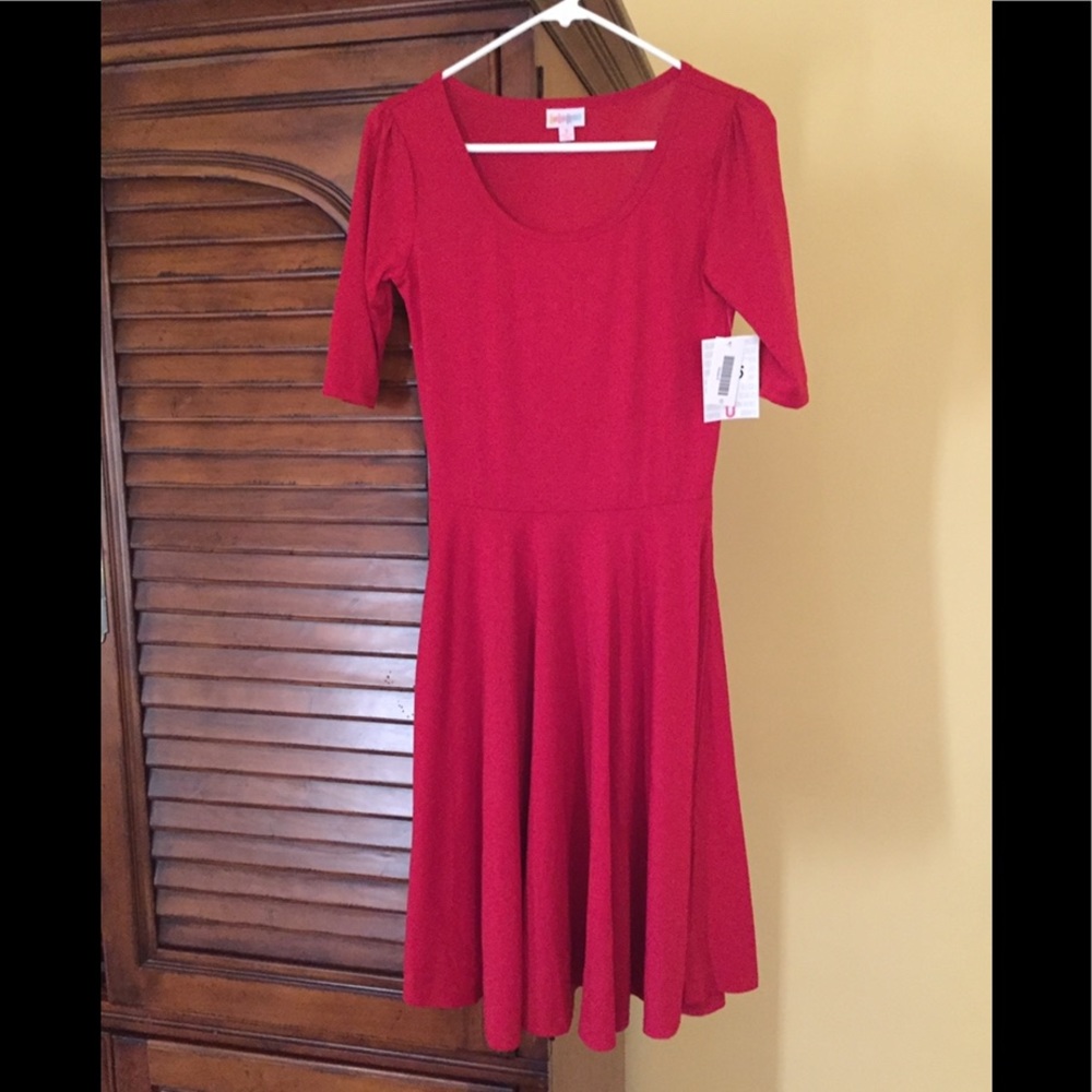 Red LuLaRoe Nicole -- new with tag