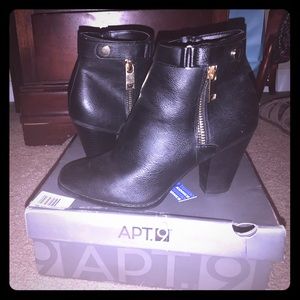 Black Ankle Boots !
