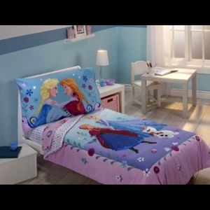 Disney Frozen 4 Piece bed set Anna Elsa Olaf