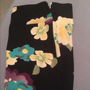 BNWOT OS floral leggings