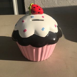 Cute pink cupcake piggy bank!!