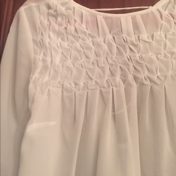 Dolce vita white top w/ lace back and detail front - Picture 2 of 6