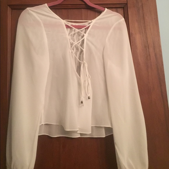 Dolce vita white top w/ lace back and detail front - Picture 4 of 6