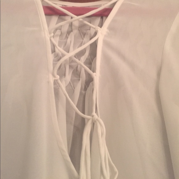 Dolce vita white top w/ lace back and detail front - Picture 5 of 6