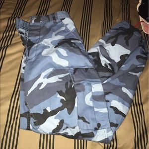 *SOLD ON Ⓜ️* Blue camo pants