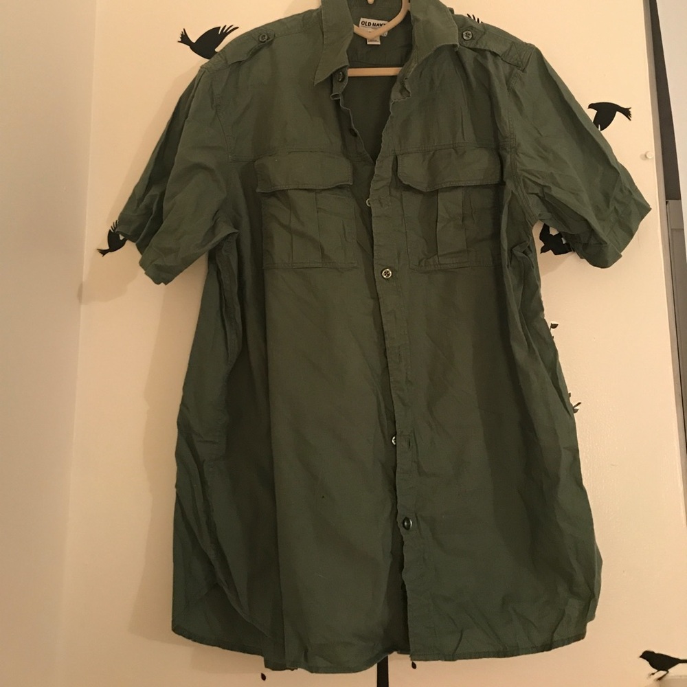 Men's green button up shirt sleeve shirt