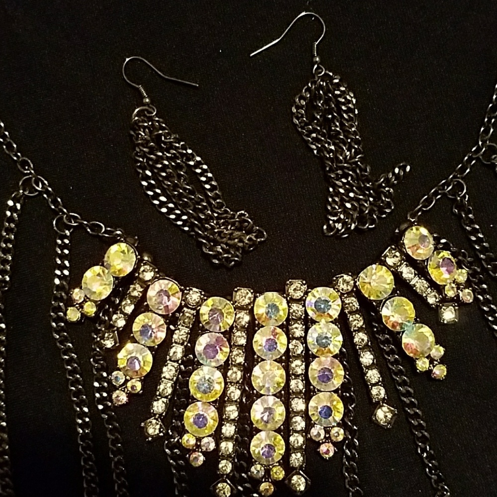Necklace earring set