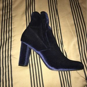 *SOLD ON Ⓜ️* Blue Velvet Booties