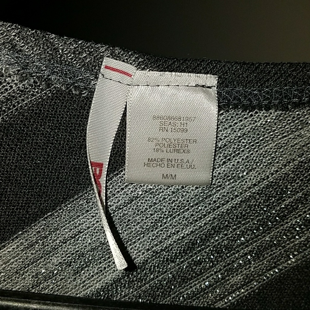 A t-shirt - Picture 2 of 8