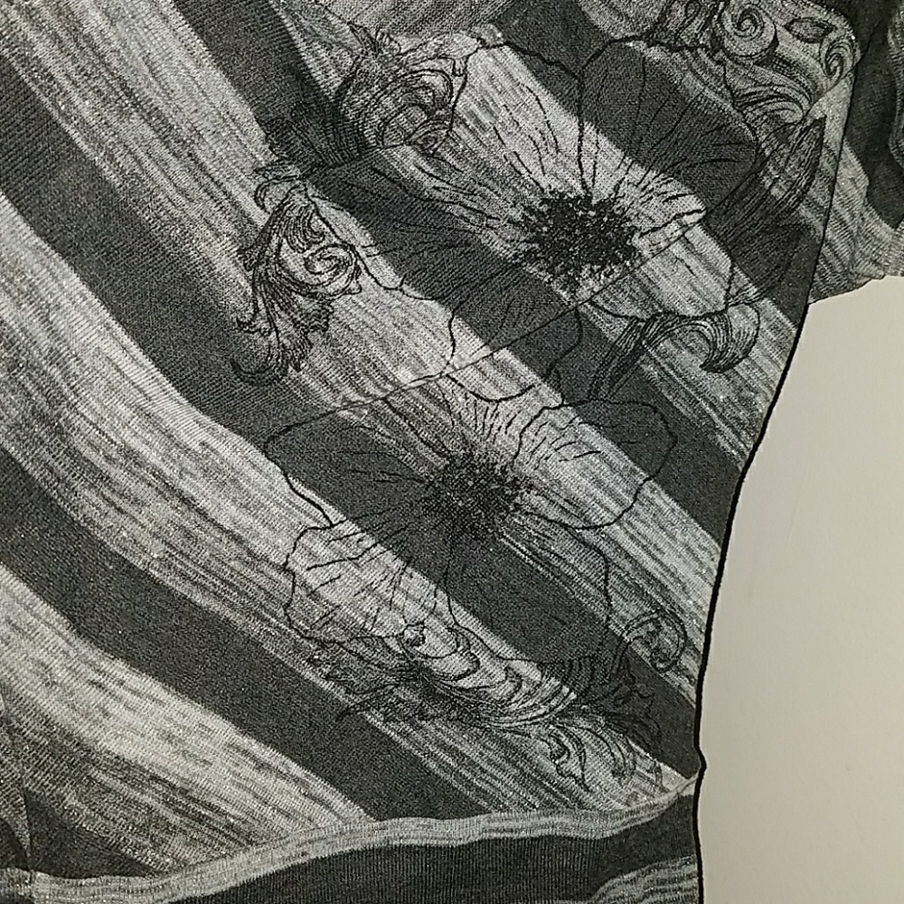 A t-shirt - Picture 7 of 8
