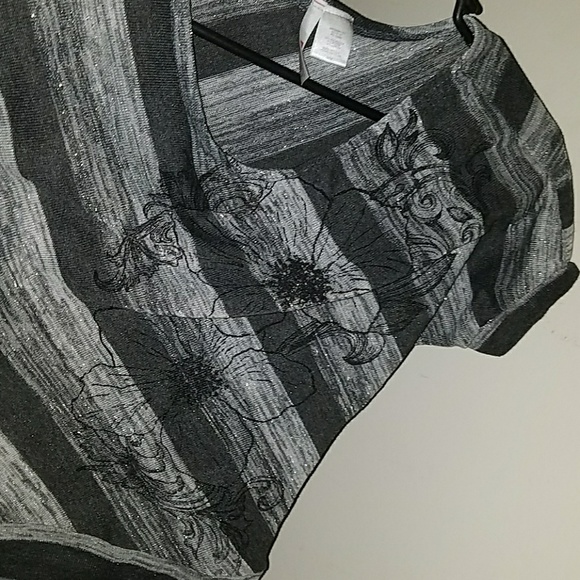 A t-shirt - Picture 3 of 8