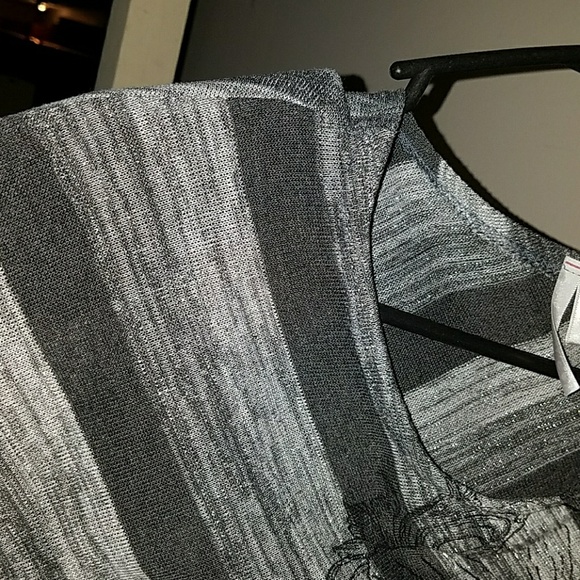 A t-shirt - Picture 4 of 8