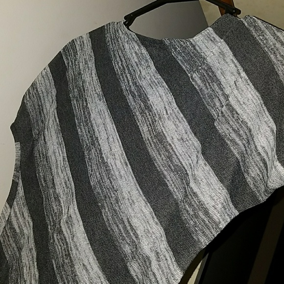 A t-shirt - Picture 6 of 8