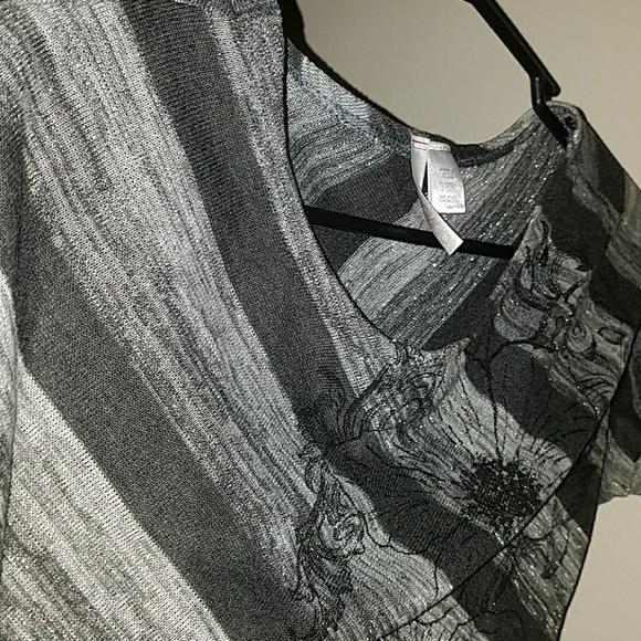 A t-shirt - Picture 8 of 8