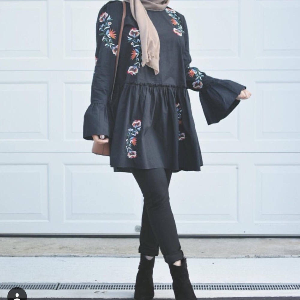 Ruffle sleeve black floral top zara