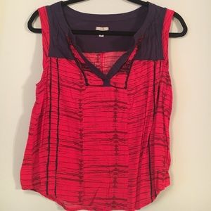 Sleeveless vneck tank