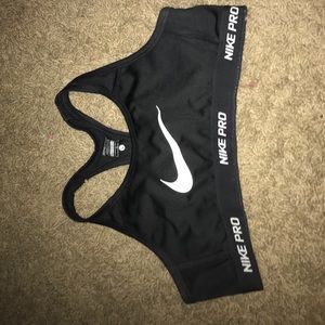 Nike pro sports bra