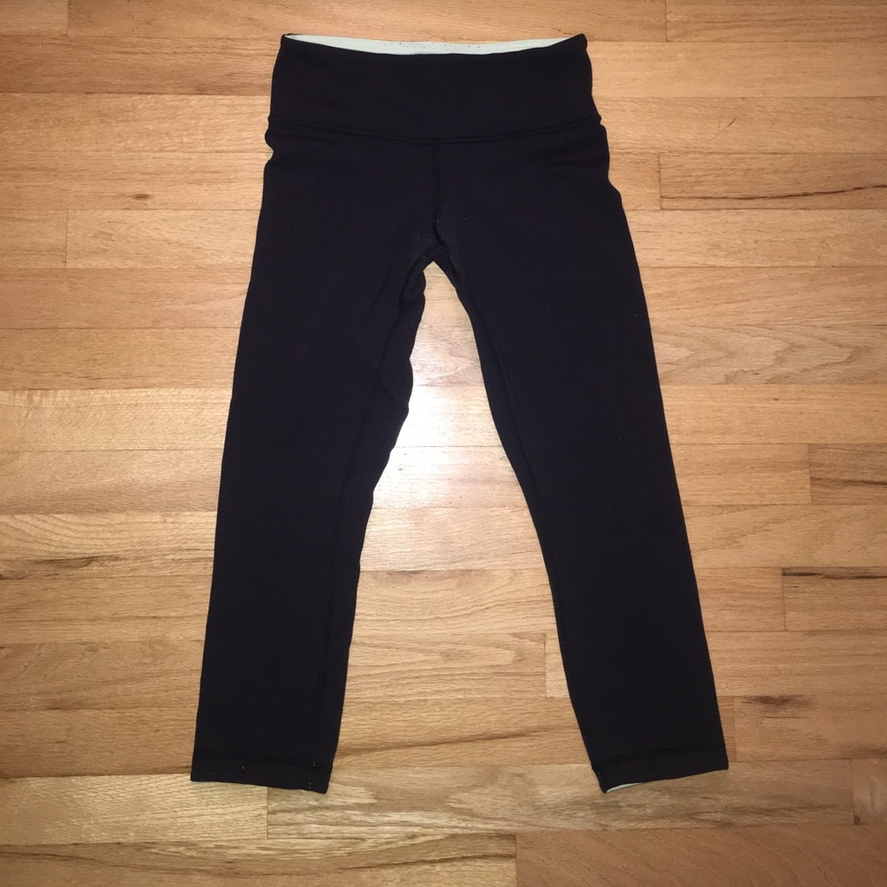 Lululemon Black Cropped Leggings with Green Lining