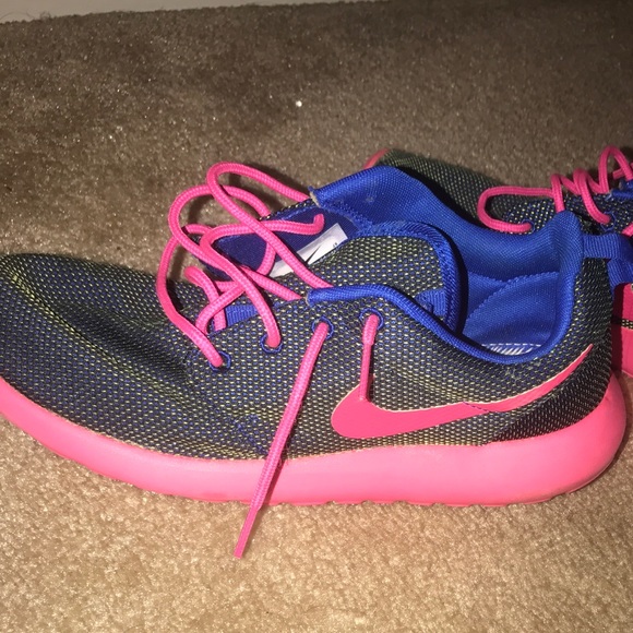 Nike Roshe One - Picture 1 of 4