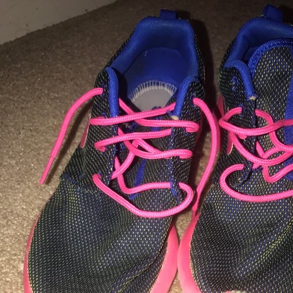 Nike Roshe One - Picture 2 of 4