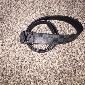 Men's Louis Vuitton belt size 29-32
