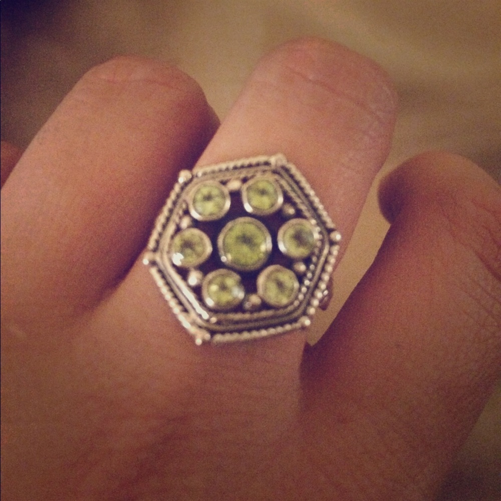 Peridot and Sterling Silver Ring Sz 7.5