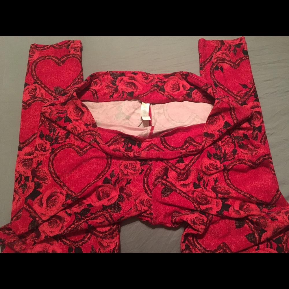BNWOT TC red heart leggings