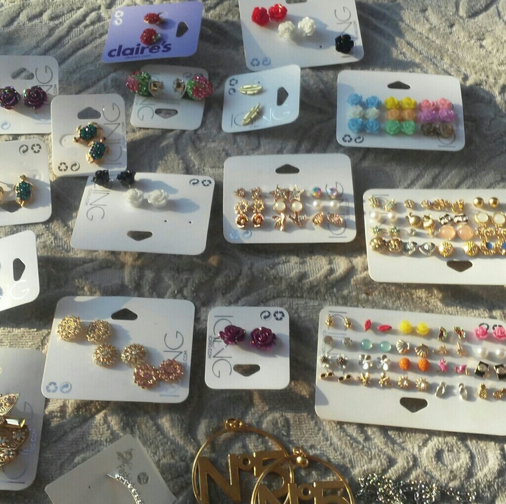 Icing /ClairsHair clips and earings