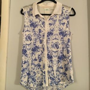 Sleeveless button down blouse