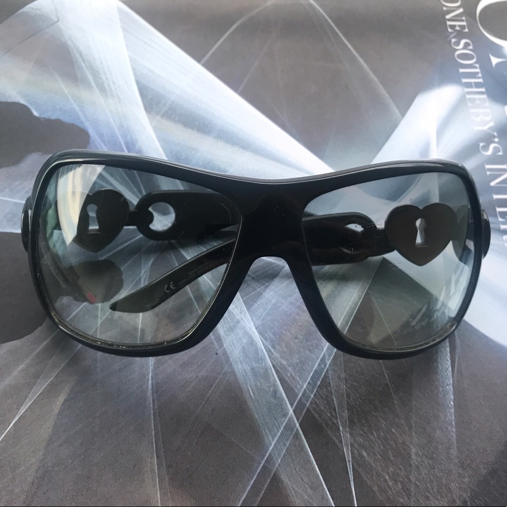 💙 DIOR lock sunglasses 🔒 *SOLD* - Picture 2 of 3